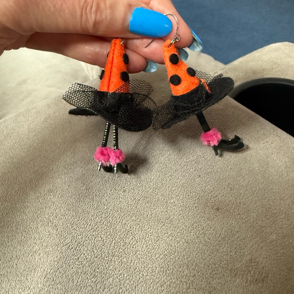 HALLOWEEN/FALL/AUTUMN HOCUS POCUS WITCH HAT EARRINGS-Orange Black pierced/Dangle